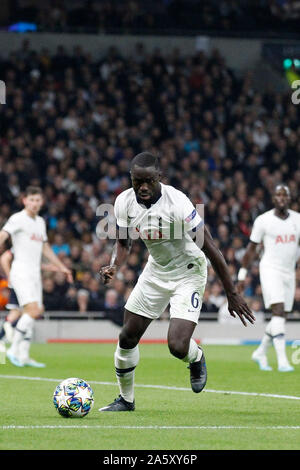 Londra, Regno Unito. 22 ottobre, 2019. Davinson S‡nchez del Tottenham Hotspur durante la UEFA Champions League match tra Tottenham Hotspur e Stella Rossa Belgrado a Tottenham Hotspur Stadium, Londra, Inghilterra il 22 ottobre 2019. Foto di Carlton Myrie. Solo uso editoriale, è richiesta una licenza per uso commerciale. Nessun uso in scommesse, giochi o un singolo giocatore/club/league pubblicazioni. Credit: UK Sports Pics Ltd/Alamy Live News Foto Stock