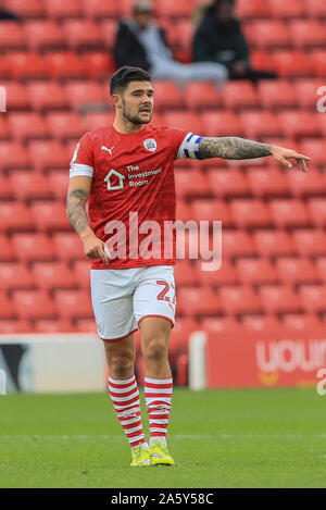 Il 19 ottobre 2019, Oakwell, Barnsley, Inghilterra; Sky scommessa campionato, Barnsley v Swansea City : Alex Mowatt (27) di Barnsley dà il suo team istruzioni Credito: Mark Cosgrove/news immagini Foto Stock