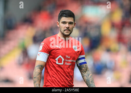 Il 19 ottobre 2019, Oakwell, Barnsley, Inghilterra; Sky scommessa campionato, Barnsley v Swansea City : Alex Mowatt (27) di Barnsley durante il gioco Credito: Mark Cosgrove/news immagini Foto Stock