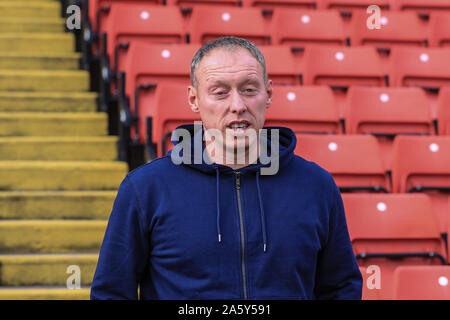 Il 19 ottobre 2019, Oakwell, Barnsley, Inghilterra; Sky scommessa campionato, Barnsley v Swansea City : Steve Cooper manager di Swansea City arriva a Oakwell Credito: Mark Cosgrove/news immagini Foto Stock