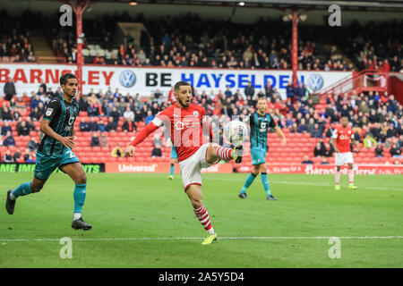 Il 19 ottobre 2019, Oakwell, Barnsley, Inghilterra; Sky scommessa campionato, Barnsley v Swansea City : Conor Chaplin (11) di Barnsley controlla il credito a sfera: Mark Cosgrove/news immagini Foto Stock