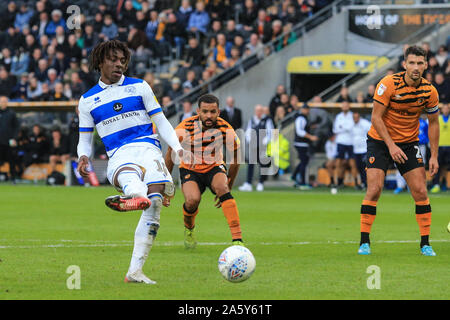 Il 19 ottobre 2019, KC Stadium di Kingston upon Hull, Inghilterra; Sky scommessa campionato, Hull City v Queens Park Rangers : Eberechi Eze (10) dei punteggi QPR la sanzione di credito: David ciccioli/news immagini Foto Stock