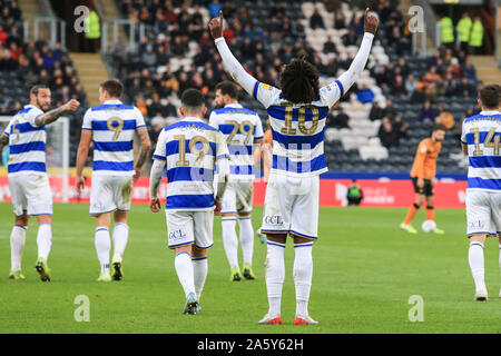 Il 19 ottobre 2019, KC Stadium di Kingston upon Hull, Inghilterra; Sky scommessa campionato, Hull City v Queens Park Rangers : Eberechi Eze (10) di QPR celebra il suo obiettivo Credito: David ciccioli/news immagini Foto Stock