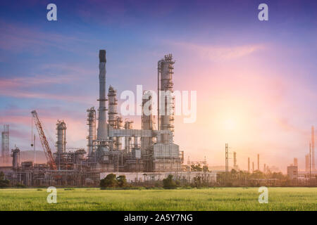 Impianto industriale power station e la luce del sole Foto Stock