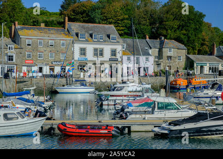 Barche nel porto di Padstow Padstow Plymouth Cornwall Inghilterra Foto Stock