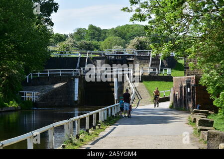 Canal serrature, Apperley ponte 2, Leeds Liverpool canal Foto Stock