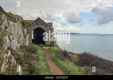 Regina Adelaides Grotta, costruito nel 1826, al fine di Earl's Drive sulla penisola di rame, si affaccia Plymouth Sound e il canale inglese Foto Stock