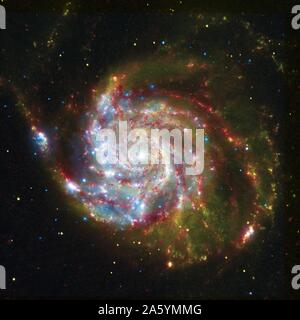 La galassia a spirale Messier 101, dal composito di vedute da Spitzer, Hubble e Chandra. Foto Stock