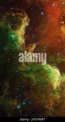 Questo paesaggio di vorticazione di stelle è noto come il Nord America nebulosa. Spitzer. Foto Stock