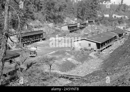 La Patch, una bidonville a Cassville, Scotts Run, West Virginia da Ben Shahn, 1898-1969, fotografo 1935 Foto Stock