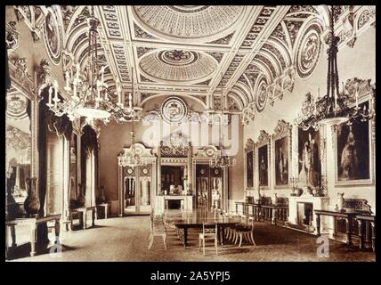 Lo stato sala da pranzo a Buckingham Palace. L'con pannelli in vetro porte danno accesso alla galleria di foto e disegno Blu Room. Foto Stock