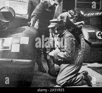 Princess (più tardi ) Queen Elizabeth di Gran Bretagna facendo interventi tecnici durante la seconda guerra mondiale il servizio militare 1944 Foto Stock