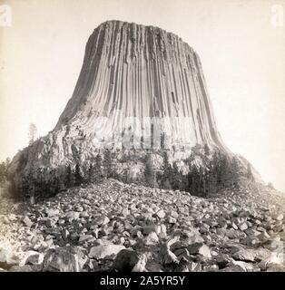 Stampa fotografica di "Devil's Tower' vicino Hulett e Sundance in Crook County, a nord-est del Wyoming. Fotografato da John C. H. Grabill. Xix secolo Foto Stock