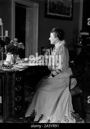 Stampa fotografica della prima signora Edith Kermit Carlow Roosevelt (1861-1948), moglie del Presidente Theodore Roosevelt (1858-1919). Fotografata da Frances Benjamin Johnston (1864-1952). Datata 1902 Foto Stock