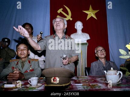 Võ Nguyên Giáp (1911 - 2013) Generale nel Vietnam Esercito del popolo e di un uomo politico. Giap era un comandante principale in due guerre: la prima guerra in Indocina (1946-54) e la guerra del Vietnam (1960-75). Foto Stock