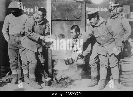 I soldati giapponesi in una mensa militare in Siberia, durante il Russo-guerra giapponese 1904 Foto Stock