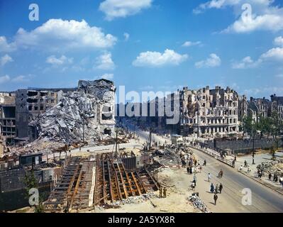 La seconda guerra mondiale: edifici rovinati a Berlino, Germania, 1945 Foto Stock