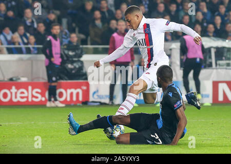 22 ottobre 2019 Brugge, Belgio Soccer Club Brugge contro PSG , UEFA Champions League , L-R Kylian Mbappe di Paris Saint Germain, Clinton Mata del Club Brugge Foto Stock