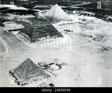 Fotografia delle piramidi egiziane nel 1928 da Sir Alan John Cobham, 1894 - 1973. Egli era un inglese un pioniere dell'aviazione Foto Stock