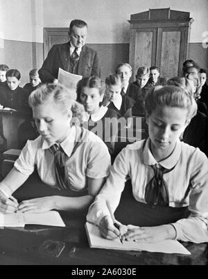 Sesta scuola elementare nella camera occupata sovietica della Lettonia, URSS. Foto Stock