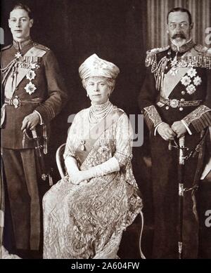 Fotografia di Prince Albert Frederick Arthur George (1895-1952) nella foto con la regina Maria di Teck (1867-1953) e il re Giorgio V (1865-1936) sul suo giorno di nozze . In data xx secolo Foto Stock