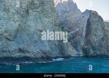 Kara-Dag Montagne, Vista delle rocce dal mare, Crimea, Russia Foto Stock