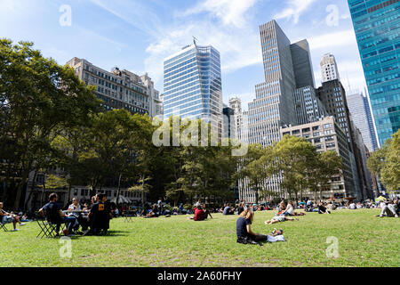 Persone a Bryant Park, New York City Foto Stock