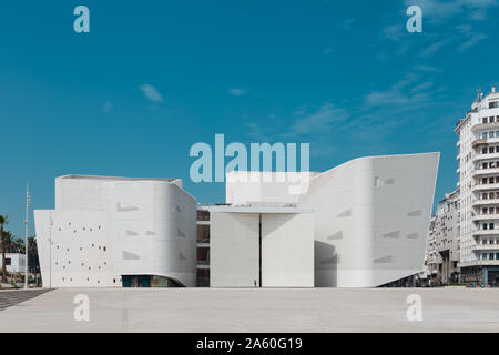 Casablanca, Marocco - 10 Ottobre 2019 : vista del Grand Théâtre de Casablanca nel bel mezzo della giornata Foto Stock