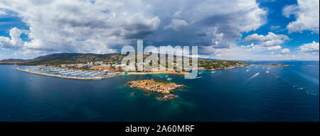 Isole Baleari Spagna, Mallorca, vista aerea di Portals Nous, Spiaggia di Platja de S'Oratori e Illa d'en vendite Foto Stock