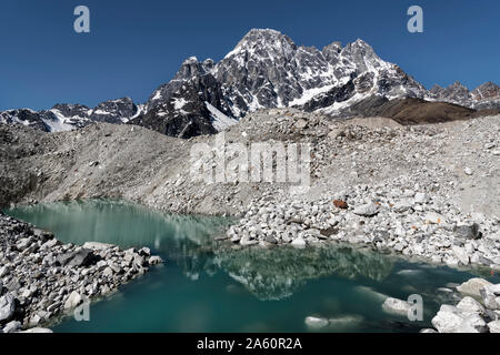 Il ghiacciaio Ngozumba, Cho Oyu, Parco Nazionale di Sagarmatha, Campo Base Everest trek, Nepal Foto Stock