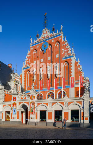 Casa delle Teste Nere e Schwab House, la Town Hall Square, Città Vecchia, sito Patrimonio Mondiale dell'UNESCO, Riga, Lettonia, Europa Foto Stock