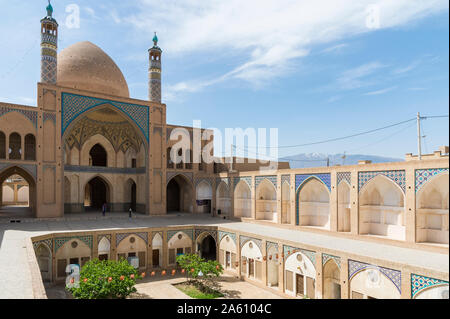 Agha Bozorg moschea, cortile interno, Kashan, Provincia di Isfahan, Repubblica Islamica di Iran, Medio Oriente Foto Stock