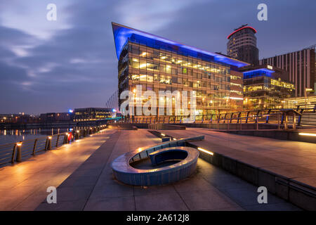MediaCity UK con BBC edificio, Salford Quays, Manchester, Inghilterra, Regno Unito, Europa Foto Stock