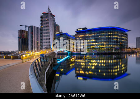 Edificio della BBC a MediaCity UK, Salford Quays, Manchester, Inghilterra, Regno Unito, Europa Foto Stock