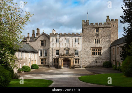 Il castello di Sizergh cortile, vicino a Kendal, Cumbria, England, Regno Unito, Europa Foto Stock