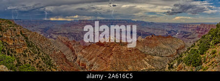 View of the Grand Canyon west of Navajo Point with a storm rolling in from the west, Arizona, United States of America, North America Foto Stock