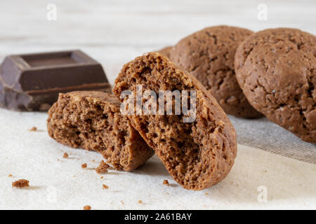 Biscotti della nonna al cioccolato fondente. primo piano Foto Stock