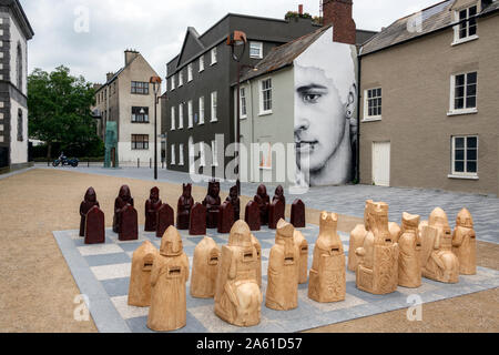 Waterford. L'Irlanda. 06.10.16. Partita scacchi a personaggi viventi in Street nella città di Waterford Repubblica di Irlanda. Foto Stock