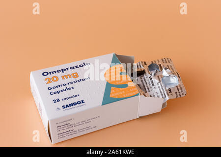 Scatola di Omeprazole 20mg capsule gastro-resistenti Foto Stock