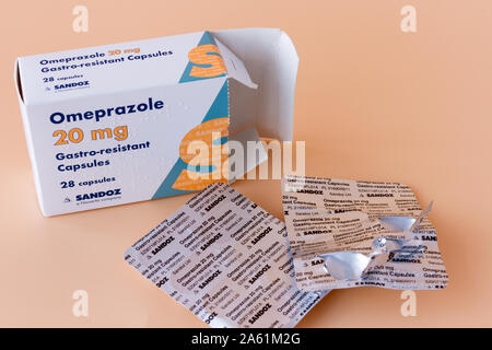 Scatola di Omeprazole 20mg capsule gastro-resistenti Foto Stock