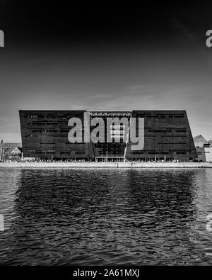 COPENHAGEN, Danimarca - 21 settembre 2019: Il Diamante Nero a Copenaghen è stata terminata nel 1999 ed è un estensione della Biblioteca Reale. Foto Stock