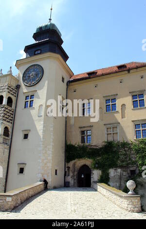 Pieskowa Skala castello con giardini nella valle del fiume Pradnik Foto Stock