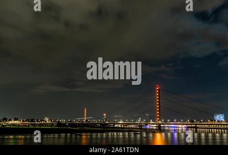 Nightshoot del Media Harbour Duesseldorf Foto Stock