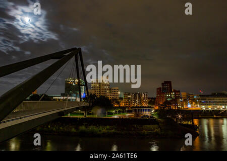 Nightshoot del Media Harbour Duesseldorf Foto Stock