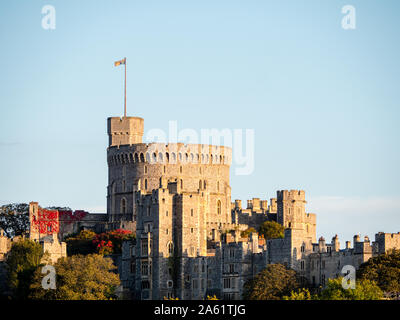 Il Castello di Windsor skyline al tramonto, il Castello di Windsor, Windsor, Berkshire, Inghilterra, Regno Unito, GB. Foto Stock