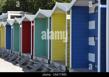 Spiaggia di capanne, Totland Bay, Isle of Wight, Regno Unito Foto Stock