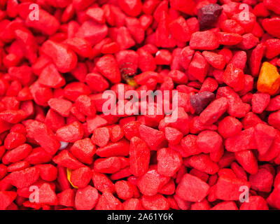 Red piccoli ciottoli. Lo sfondo è costituito da piccoli ciottoli rosso. Con molti usi possibili. La trama è composta di piccoli ciottoli rosso. Foto Stock