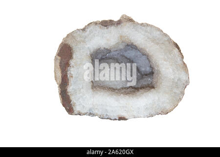Bianco grande cristallo di quarzo geode isolato su sfondo bianco Foto Stock