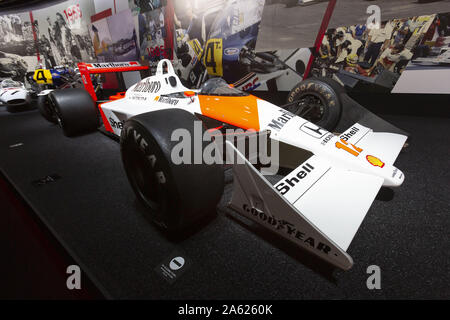 Tokyo, Giappone. 23 Ott, 2019. McLaren Honda MP4/4 sul display durante una anteprima di stampa del 46th Tokyo Motor Show 2019 a Tokyo Big Sight. Motor Show di Tokyo 2019 presenta le nuove tecnologie di mobilità dal giapponese e oltremare automobilistiche. La mostra è aperta al pubblico dal 25 Ottobre al 4 novembre. Credito: Rodrigo Reyes Marin/ZUMA filo/Alamy Live News Foto Stock