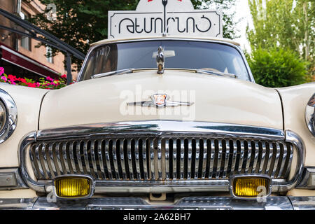 Yerevan, Armenia. Agosto 17, 2018. Vintage GAZ Volga sedan. Foto Stock